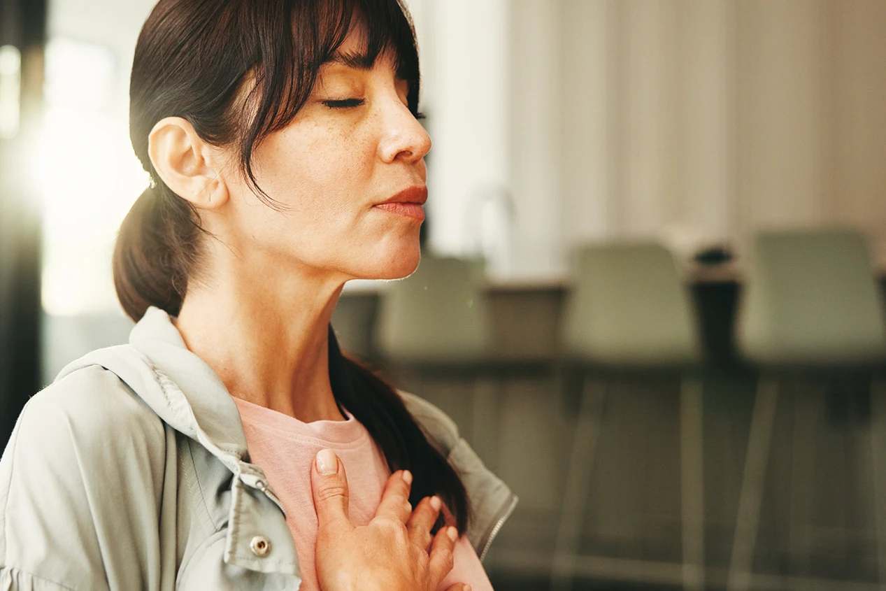 A calm, mindful moment representing Hakomi somatic psychotherapy